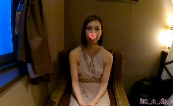 【素人個撮】欲求不満で応募してきた美人エステティシャンが豹変して激イキ中出し懇願【吸うやつ】_cover